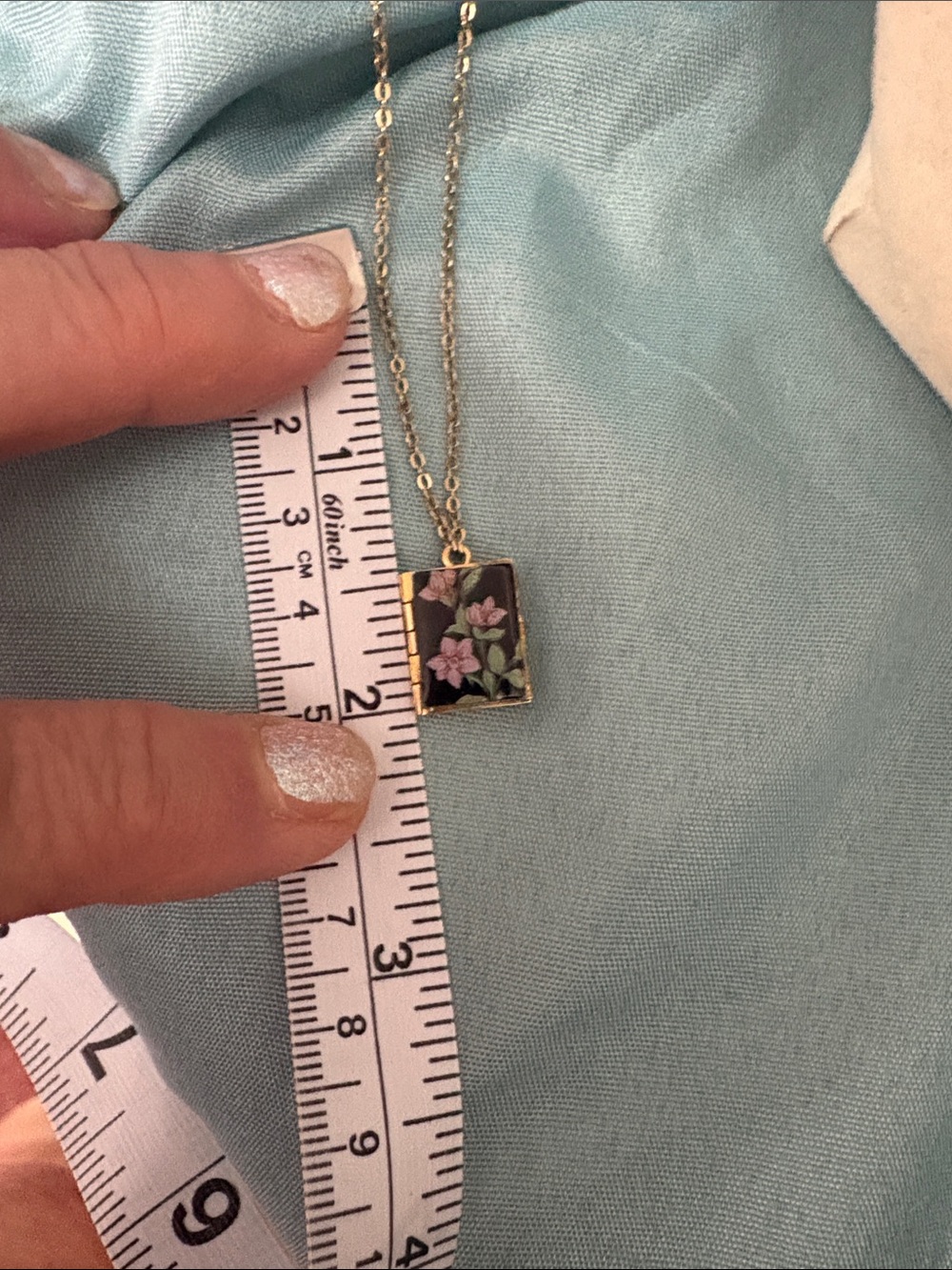 Vintage 1928 Enamel Flower Double Photo Locket - Picture 9 of 9